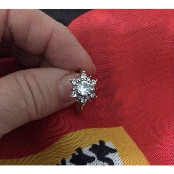 Flower Shape Halo Ring Size 7.5 Ring Zircon 14k Gold Plated Alloy Finger Ring 💍 - Picture 3 of 11